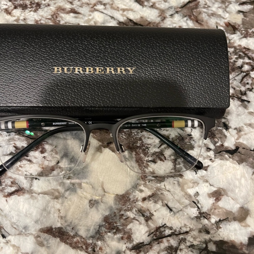 Burberry frame with case